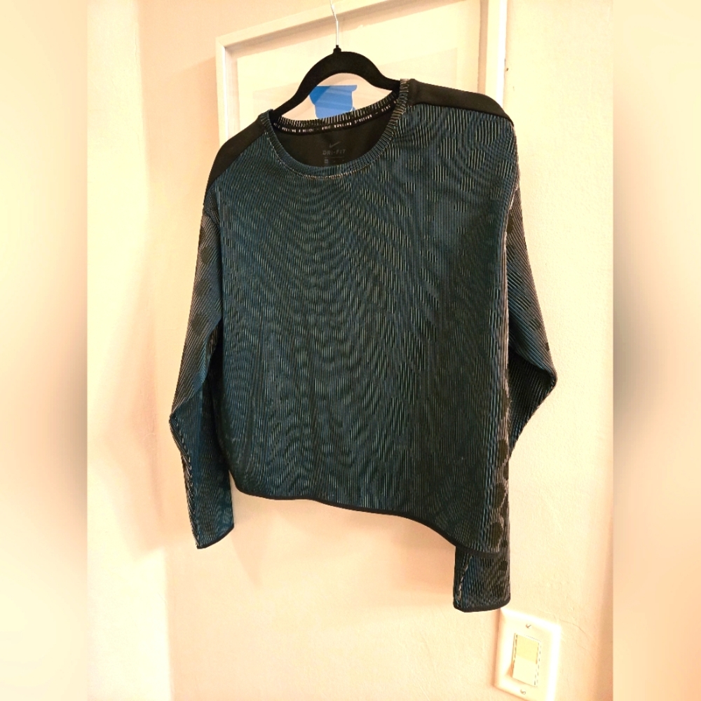 Nike running crop tee